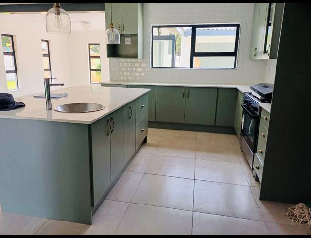4 BEDROOM FREEHOLD FOR SALE IN BRACKENHURST